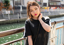 ピタッとマンスジくっきり！おっぱい丸出しでエロい腰つきでラップを踊る２０才の美容専門学校生はダンサー！そのエロい腰つきで上からチ○ポを生ハメすると…【ems-393】