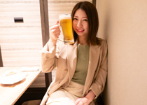 あの八重歯がキュートなＯＬと仕事帰りに乾杯した後は…品行方正な美形ＯＬと淫らにやり狂うＡＶ情事！【ems-613】