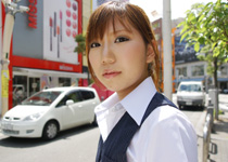 昼は入社したての新卒１０代…しかし、夜はかつて伝説の某広場で立ちんぼしてたやたら性欲の強いヤリマン１０代が、さらなる刺激を求めＡＶに！【ems-674】